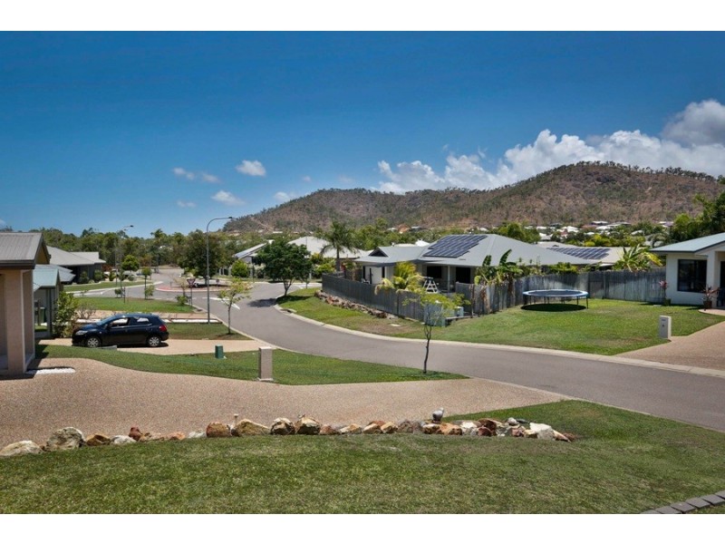 15 Lockyer Place, Mount Louisa QLD 4814