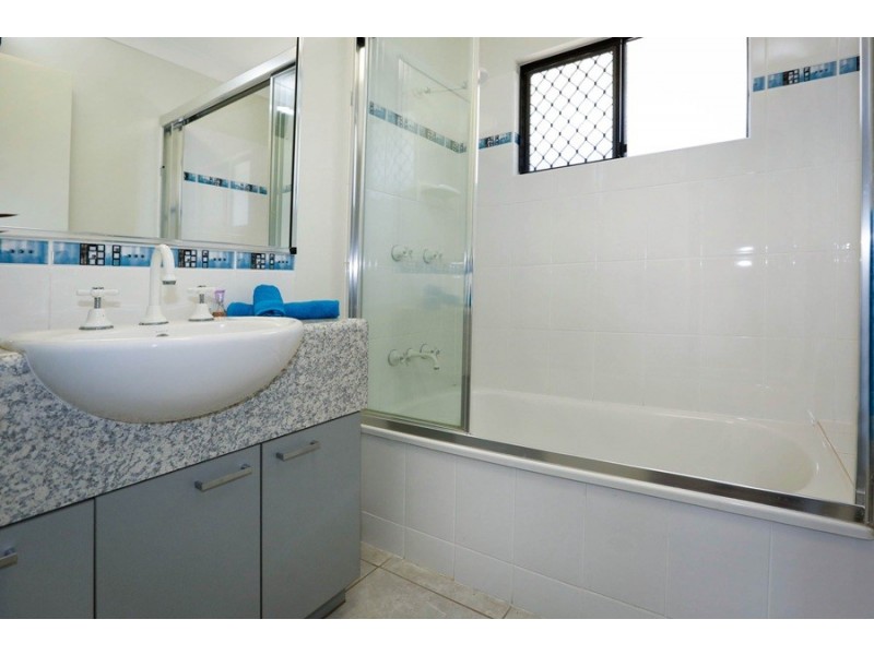 15 Lockyer Place, Mount Louisa QLD 4814