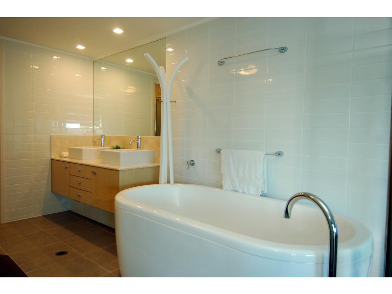 201/72-74 The Strand, North Ward QLD 4810