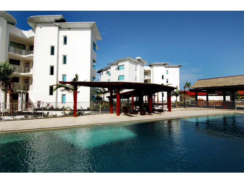 201/72-74 The Strand, North Ward QLD 4810