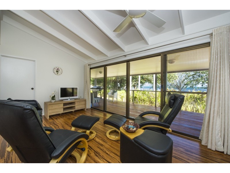 33 Marine Parade, Arcadia, Magnetic Island QLD 4819