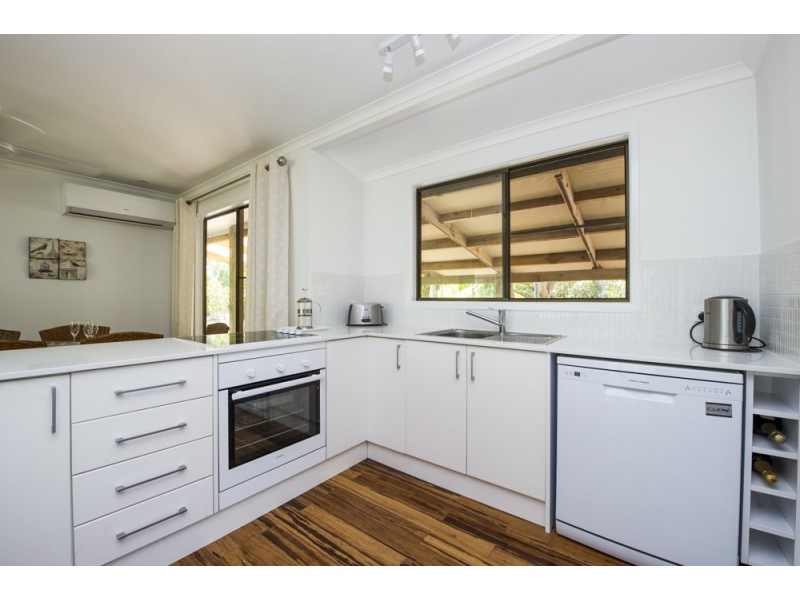 33 Marine Parade, Arcadia, Magnetic Island QLD 4819