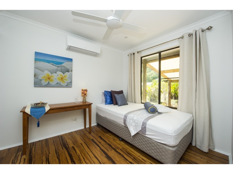 33 Marine Parade, Arcadia, Magnetic Island QLD 4819