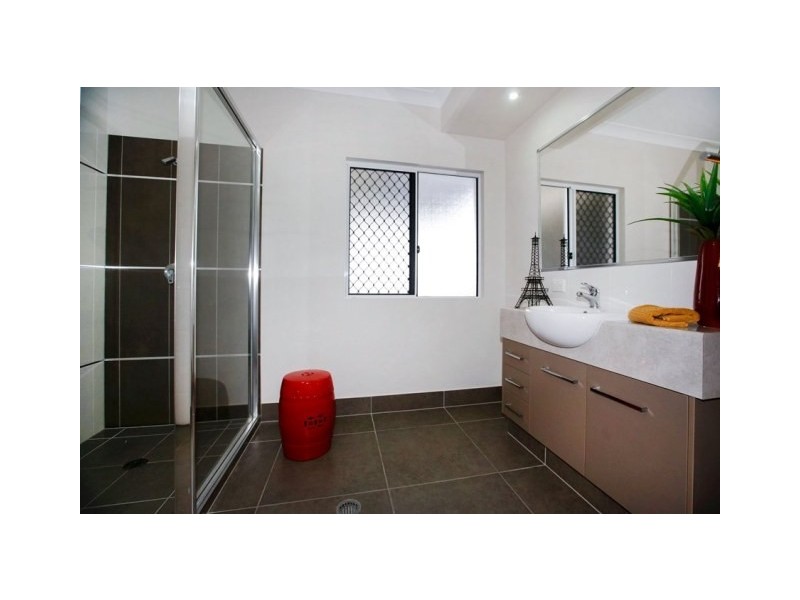 10 Balladonia Avenue, Mount Low QLD 4818