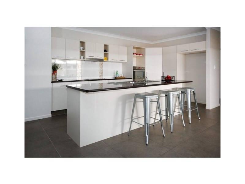 10 Balladonia Avenue, Mount Low QLD 4818