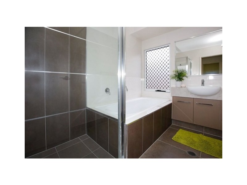 10 Balladonia Avenue, Mount Low QLD 4818