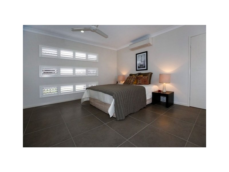 10 Balladonia Avenue, Mount Low QLD 4818