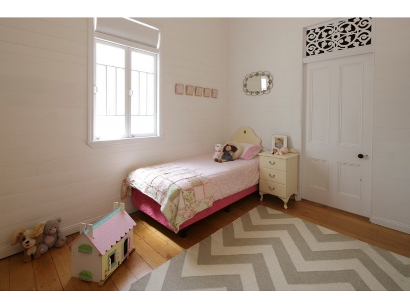 34 Paxton Street, North Ward QLD 4810