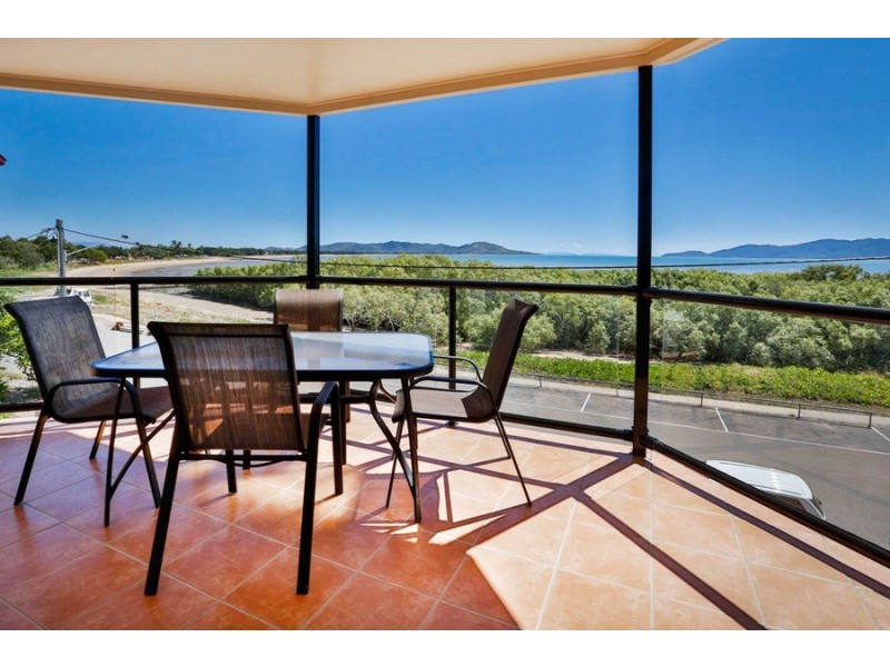 9/100 The Esplanade, Belgian Gardens QLD 4810