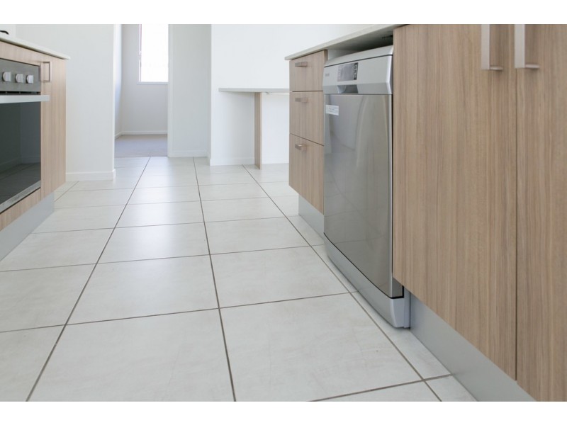 11 Tor Street, Mount Louisa QLD 4814