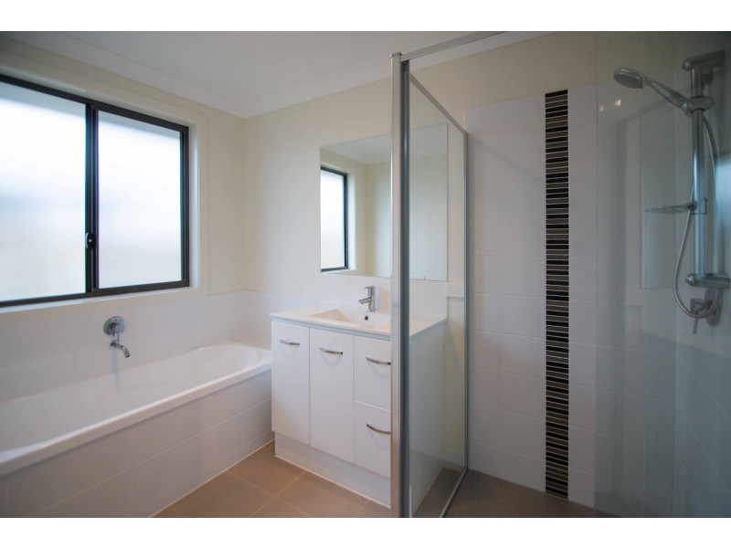 4 Bulla Place, Kelso QLD 4815