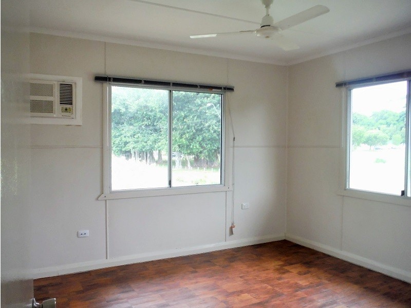 2/5b Warburton Street, North Ward QLD 4810