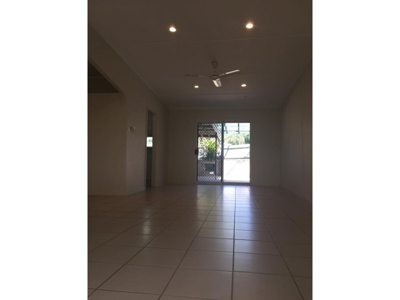 18 Eclipse Street, Rowes Bay QLD 4810