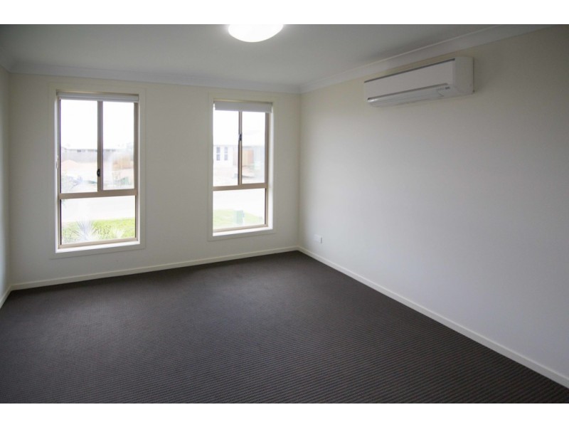 7 Bulla Place, Kelso QLD 4815