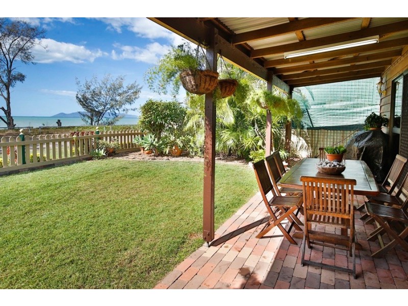 50 Esplanade, Saunders Beach QLD 4818