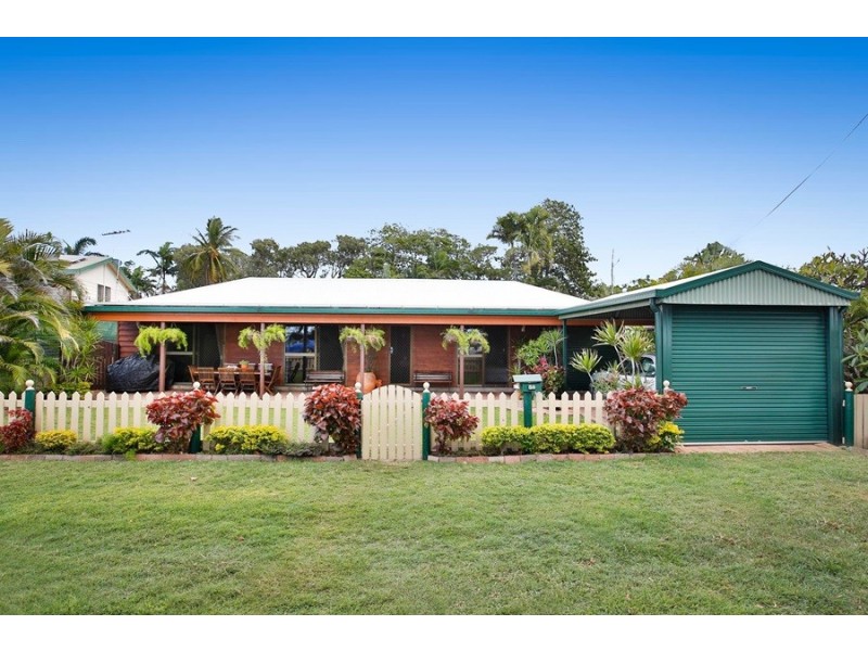 50 Esplanade, Saunders Beach QLD 4818