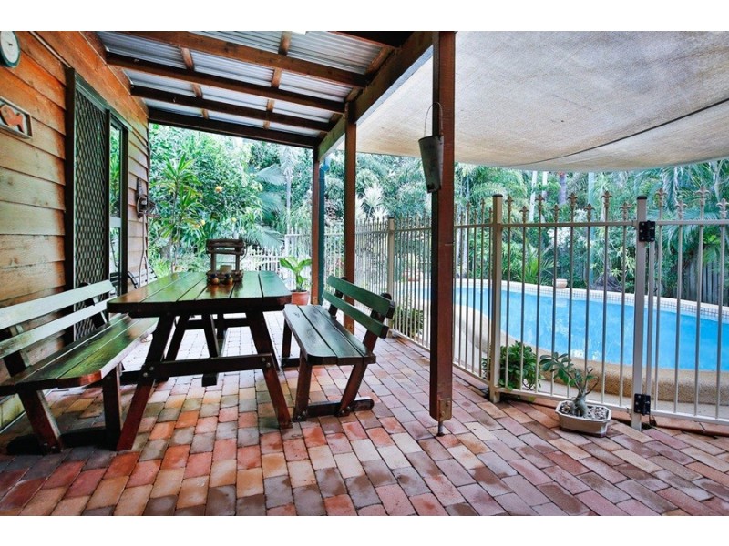 50 Esplanade, Saunders Beach QLD 4818