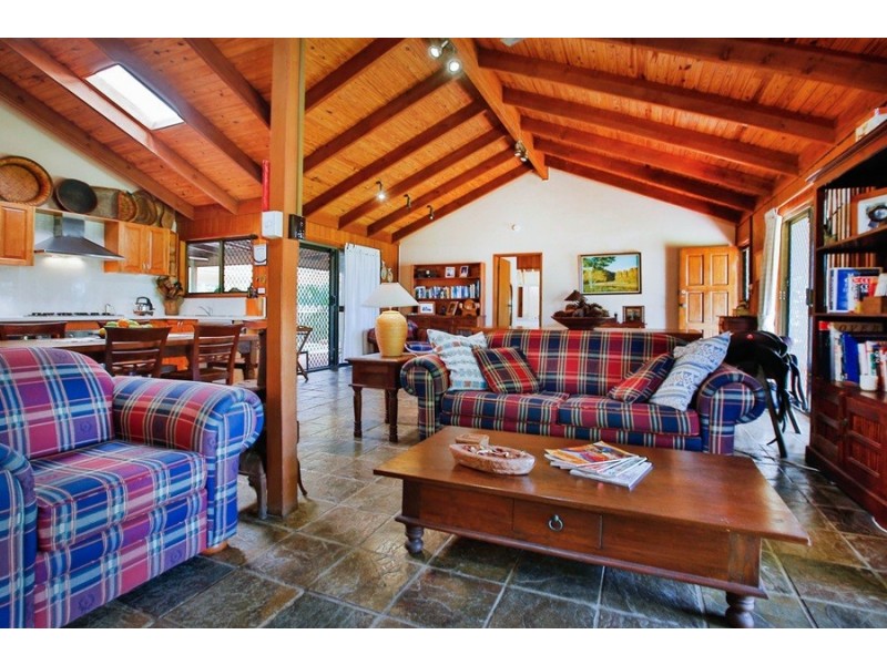 50 Esplanade, Saunders Beach QLD 4818