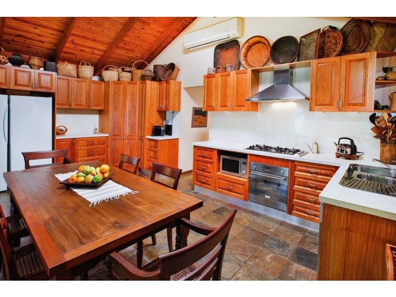 50 Esplanade, Saunders Beach QLD 4818