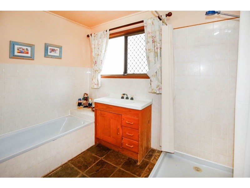 50 Esplanade, Saunders Beach QLD 4818