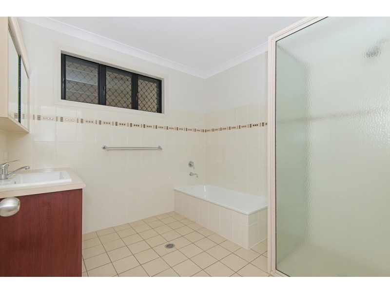 21 Kosciusko Way, Mount Louisa QLD 4814