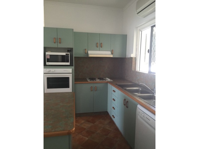 2/6 The Esplanade, Belgian Gardens QLD 4810