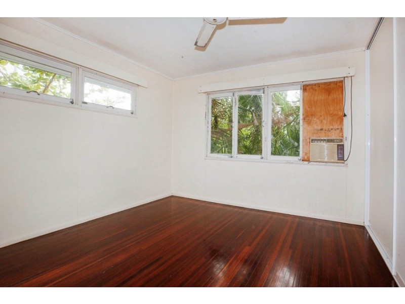 9 Roberts Street, Hermit Park QLD 4812