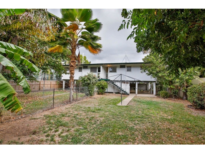 9 Roberts Street, Hermit Park QLD 4812