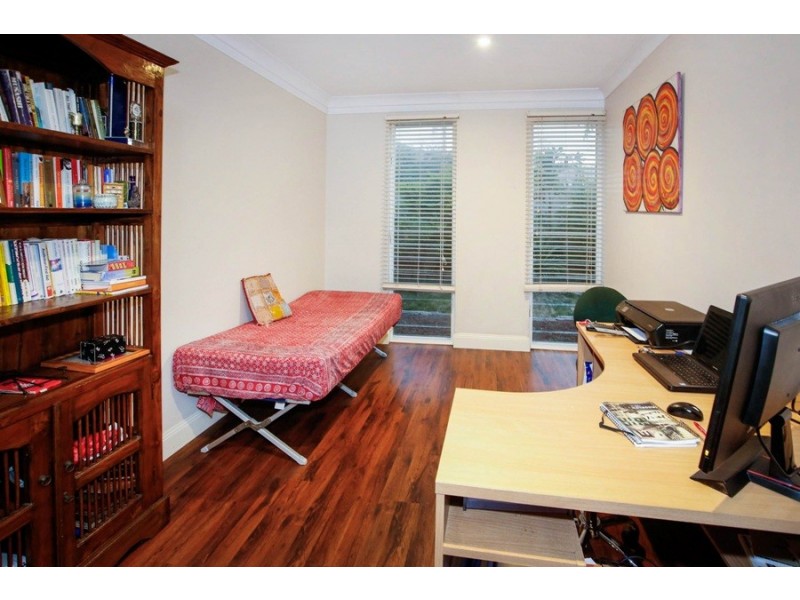 19 Cook Street, North Ward QLD 4810