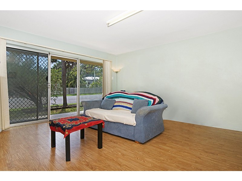 2/18A Carr Street, Hermit Park QLD 4812