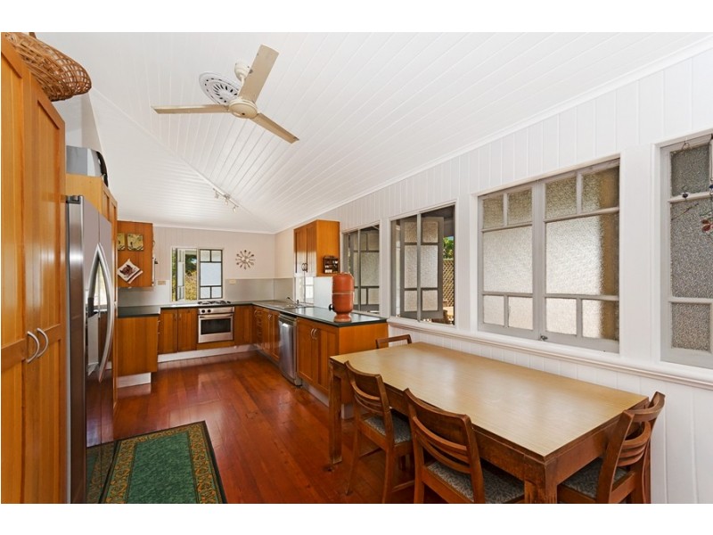 32 Surrey Street, Hyde Park QLD 4812