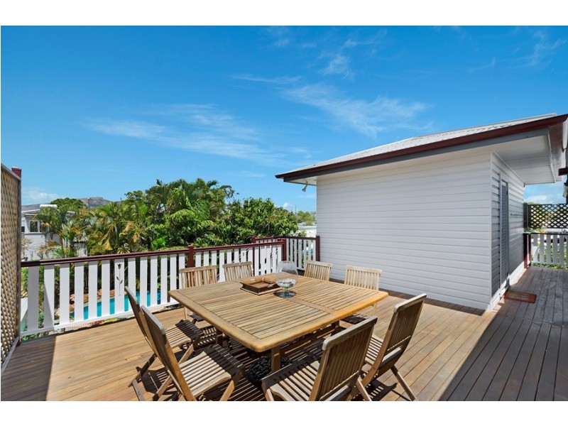 32 Surrey Street, Hyde Park QLD 4812