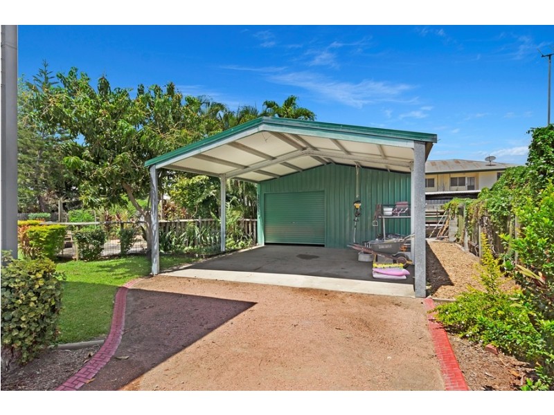 32 Surrey Street, Hyde Park QLD 4812