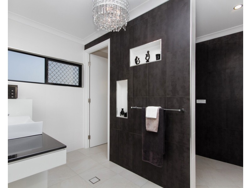 4 Featherwood Street, Mount Low QLD 4818