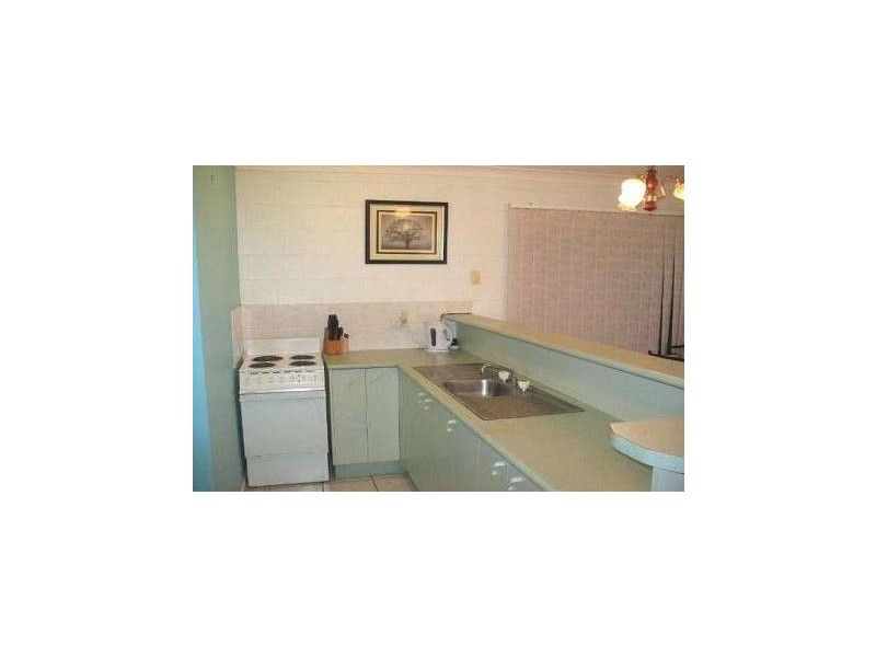 2/3 Jermyn Street, Hyde Park QLD 4812