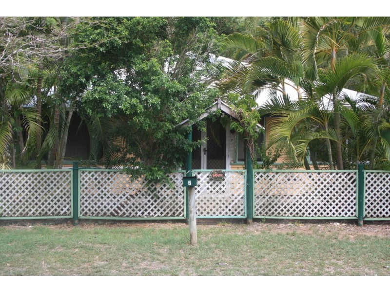 7 McCabe Crescent, Arcadia, Magnetic Island QLD 4819