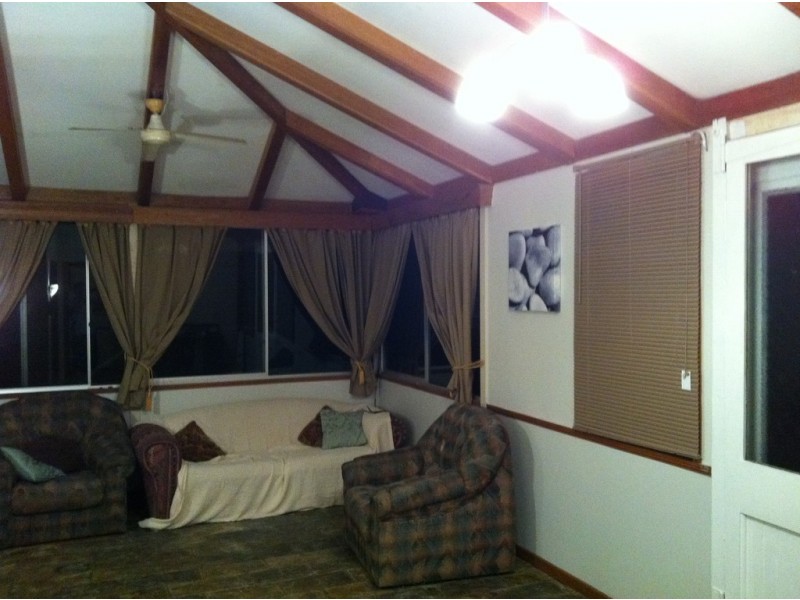 7 McCabe Crescent, Arcadia, Magnetic Island QLD 4819