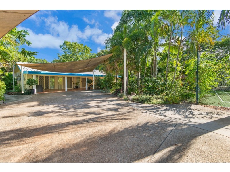 6 Anamari Court, Bushland Beach QLD 4818