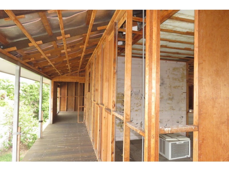 70 Tenth Avenue, Railway Estate QLD 4810