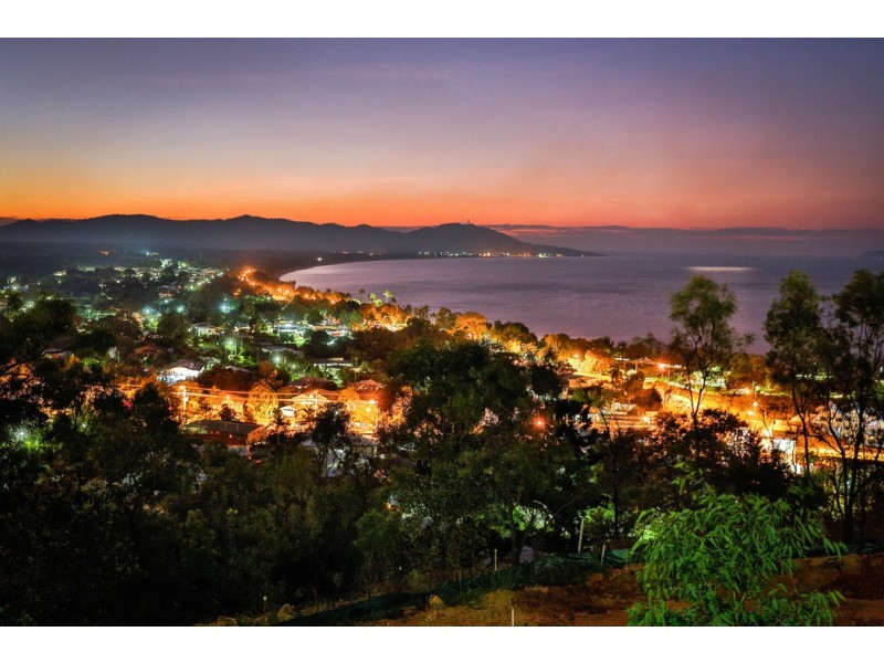 1 Seaview Court, Castle Hill QLD 4810