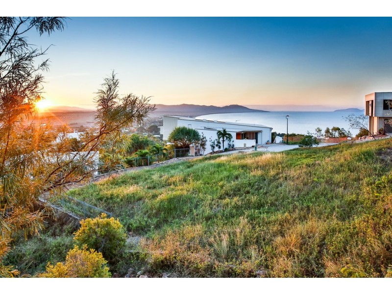 1 Seaview Court, Castle Hill QLD 4810