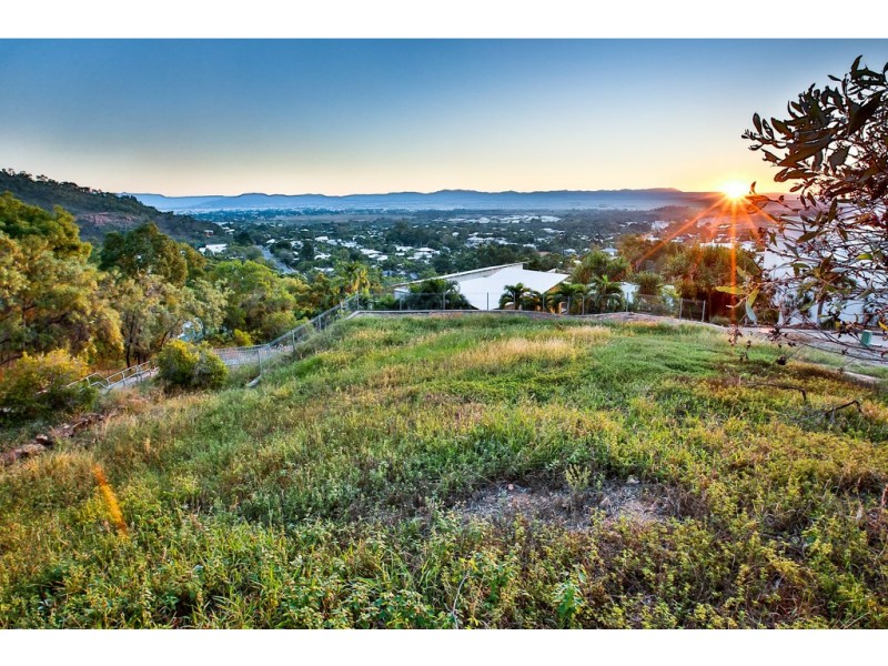 1 Seaview Court, Castle Hill QLD 4810