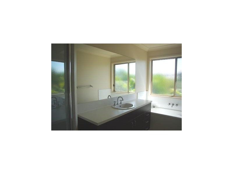 2 Alford Lane, Pacific Pines QLD 4211