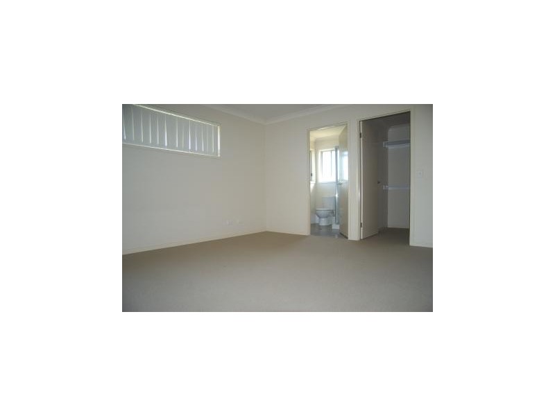 2 Alford Lane, Pacific Pines QLD 4211