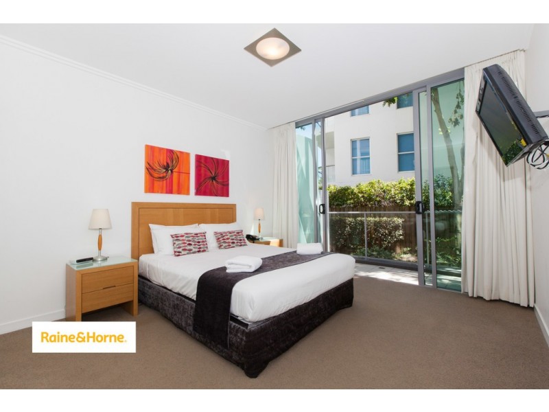 2002/33 T E PETERS DRIVE, Broadbeach Waters QLD 4218