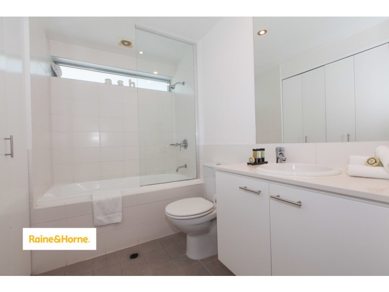 2002/33 T E PETERS DRIVE, Broadbeach Waters QLD 4218