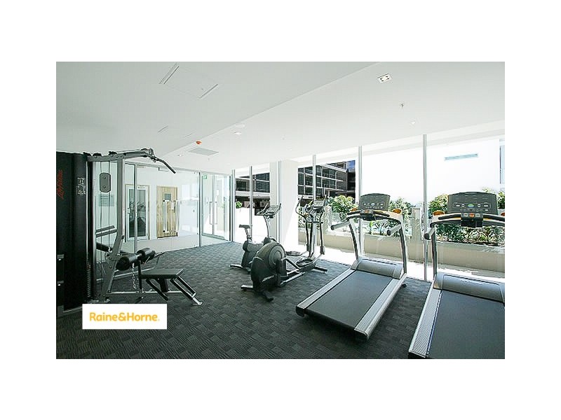 2002/33 T E PETERS DRIVE, Broadbeach Waters QLD 4218