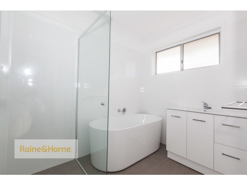 17 Toorak Park Avenue, Mermaid Waters QLD 4218