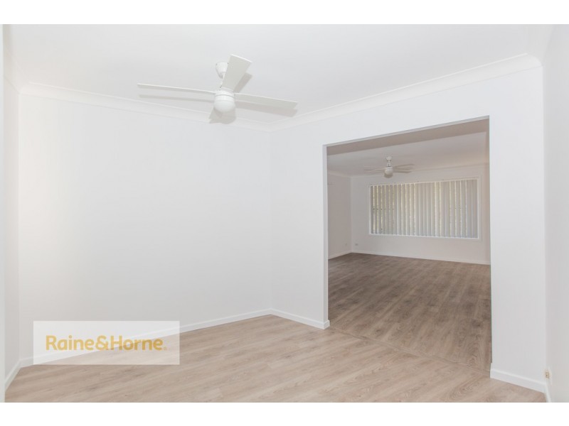 17 Toorak Park Avenue, Mermaid Waters QLD 4218