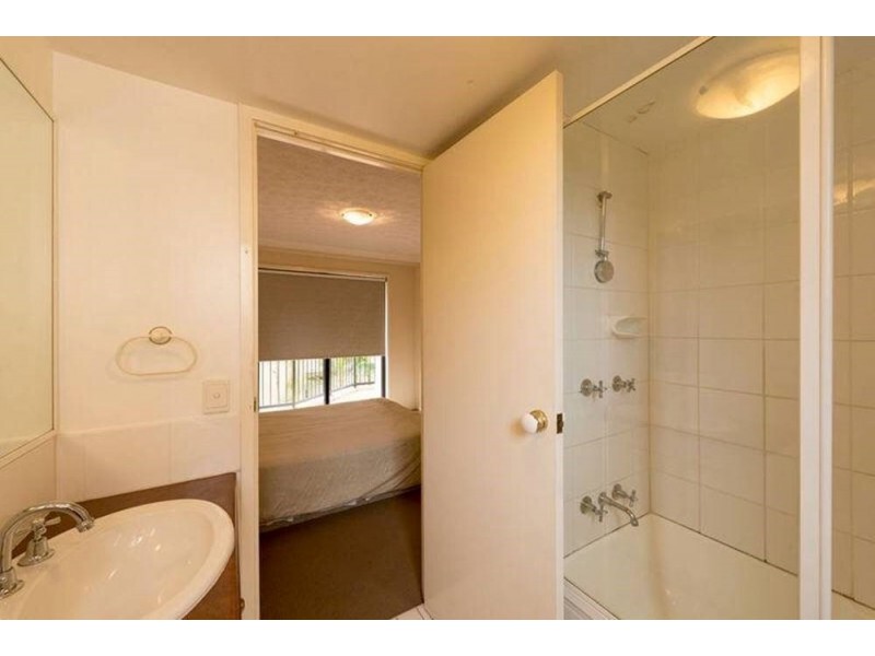 10/27 CHESTER TERRACE, Southport QLD 4215
